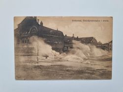 Vykort Strömstad, Strandpromenaden i storm. 1916