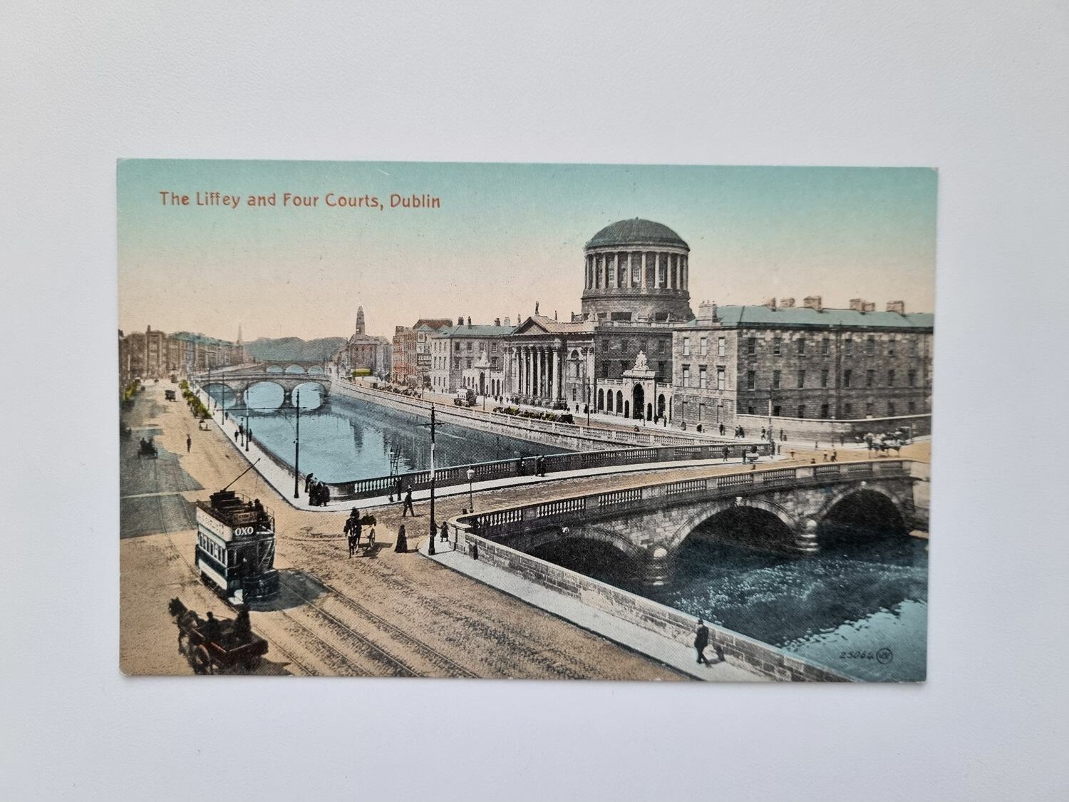 Vykort The Liffey and Four Courts, Dublin