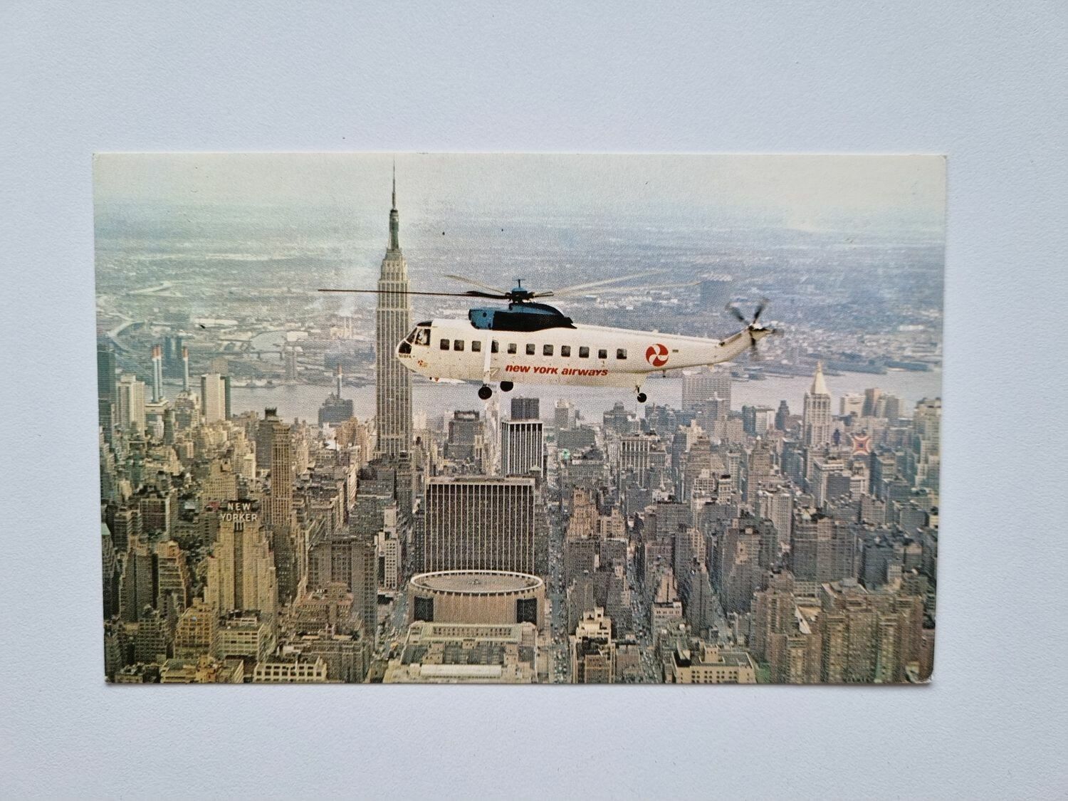 Vykort Twin-engine luxury helicopter is like seeing New York
