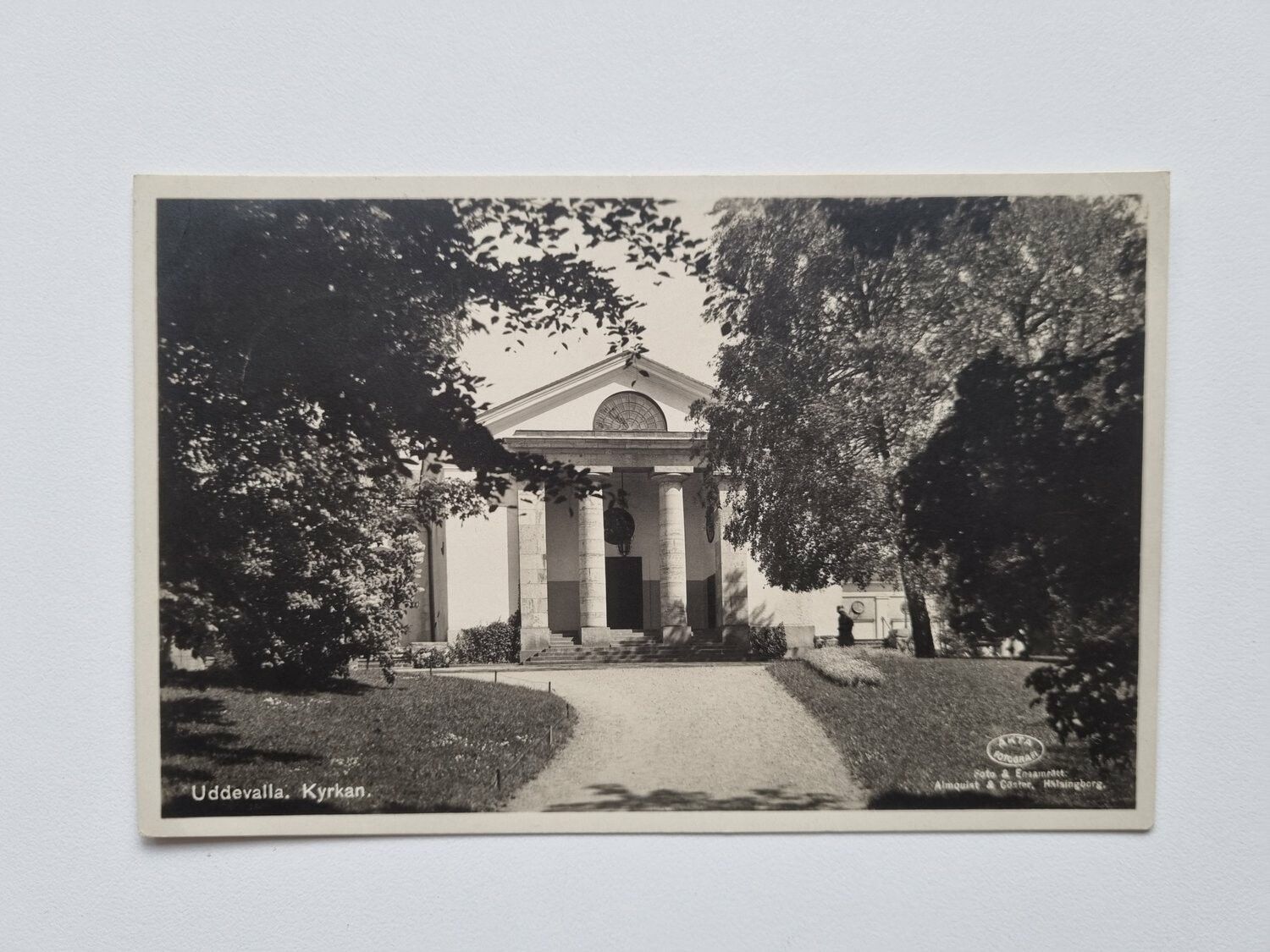 Vykort Uddevalla. Kyrkan 1948