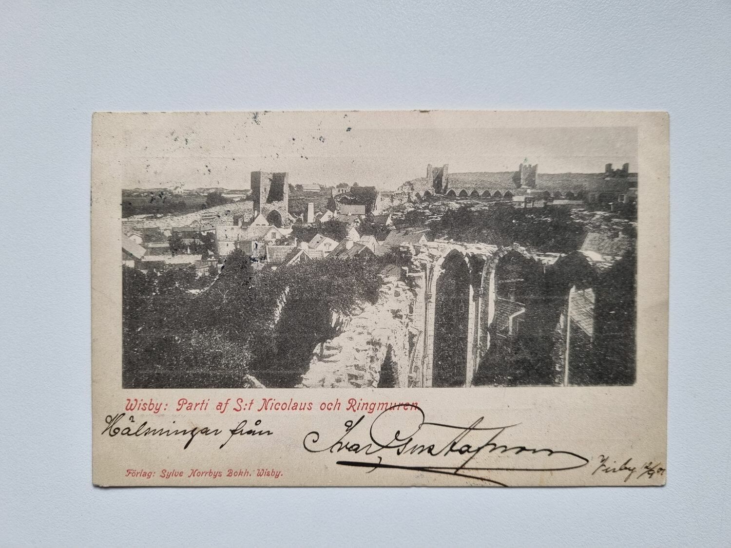 Vykort Wisby: Parti af S:t Nicolaus och Ringmuren, 1901