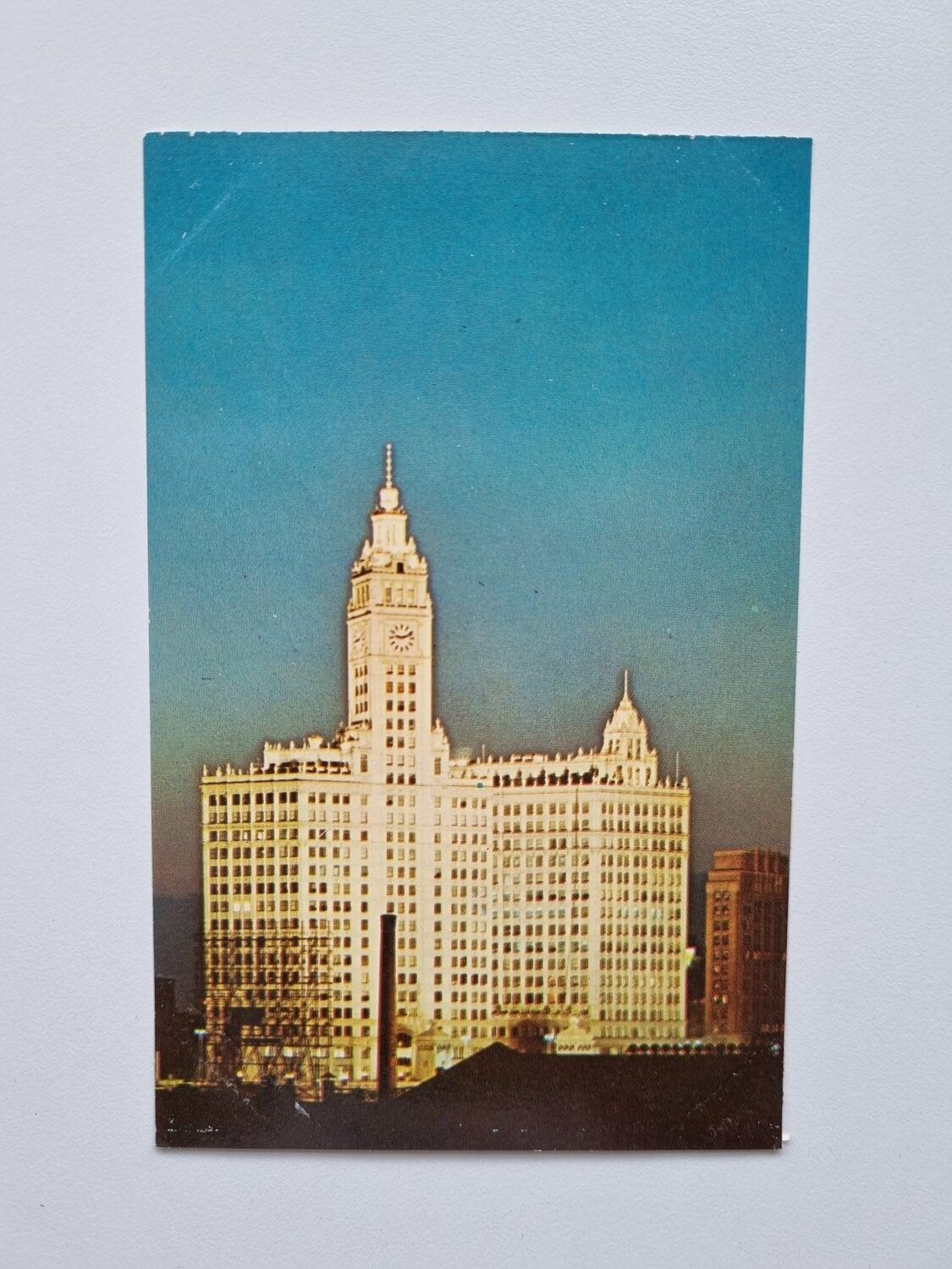 Vykort WRIGLEY BUILDING AT NIGHT