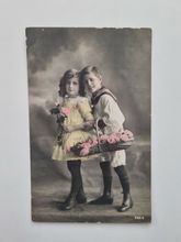 Vykort, Fotografi på barn med en korg rosor