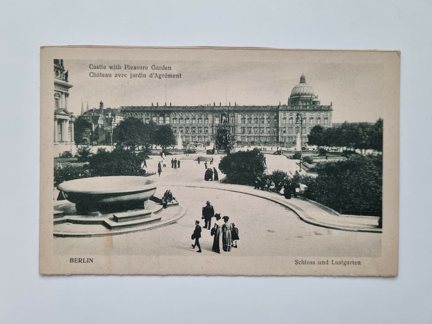 Äldre vykort Berlin Castle with Pleasure Garden