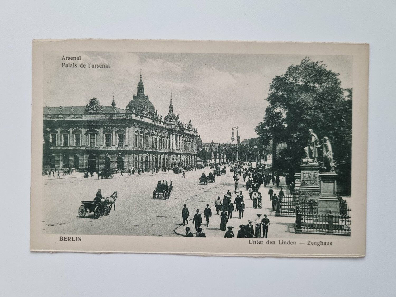 Äldre vykort Berlin Unter den Linden Zeughaus