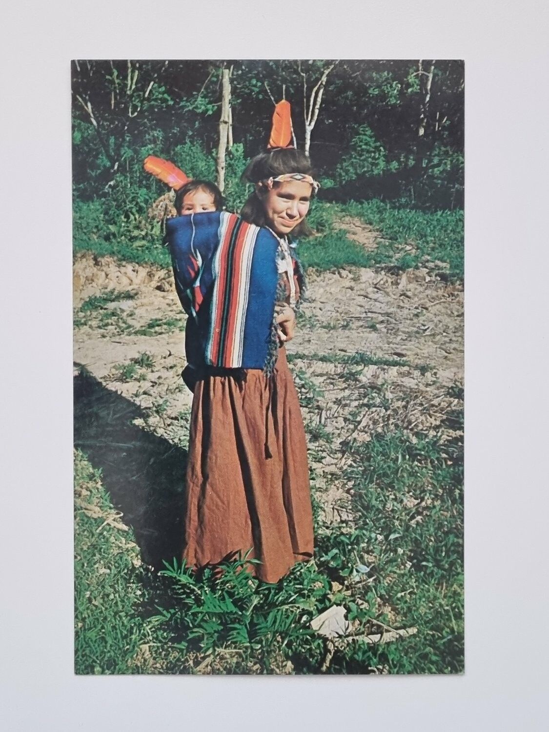 Äldre vykort CHEROKEE INDIAN MOTHER AND PAPOOSE