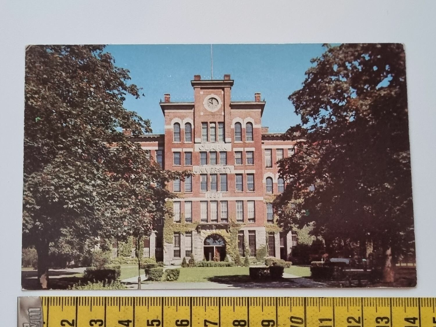 Äldre vykort CLARK UNIVERSITY