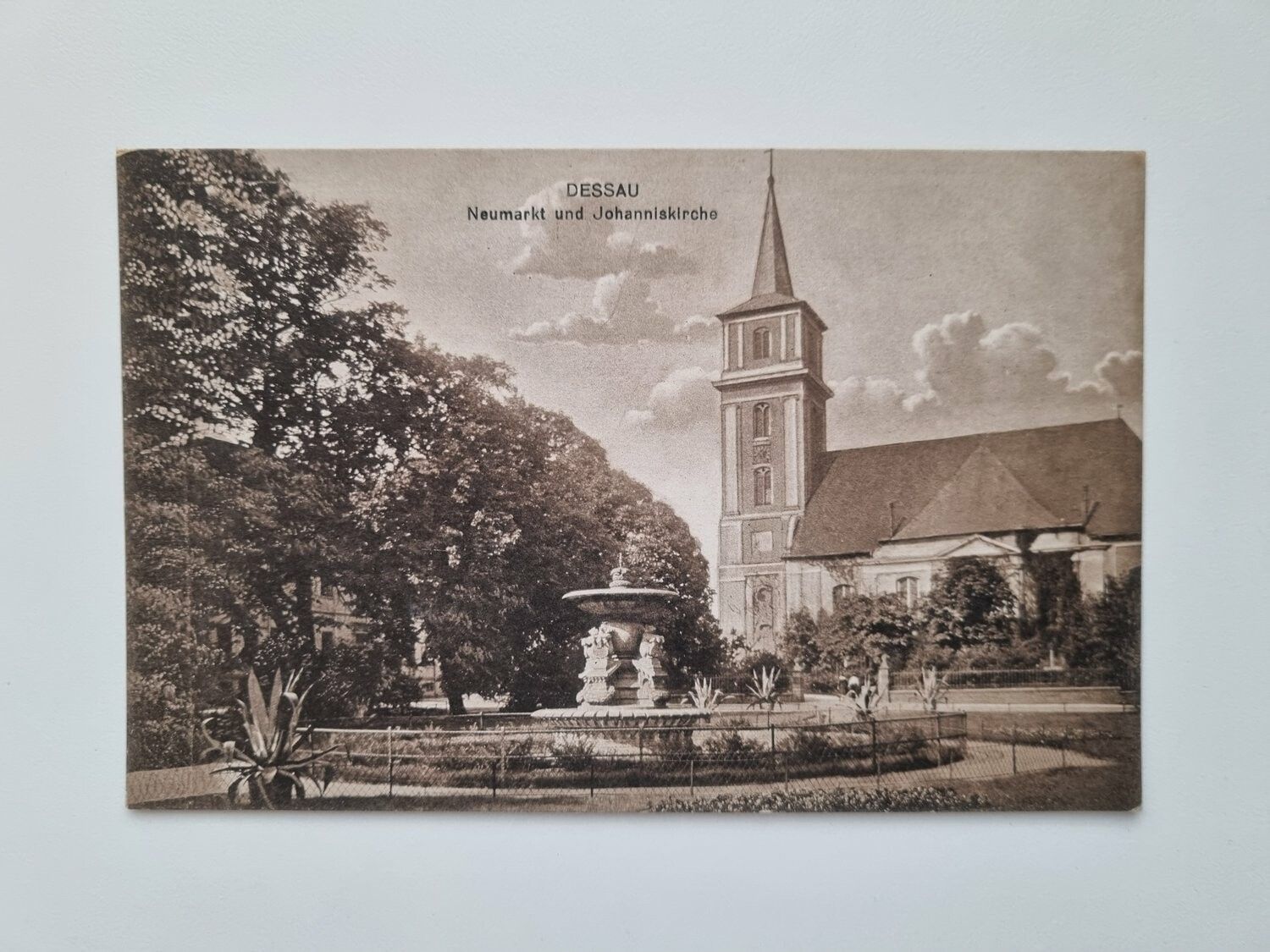 Äldre vykort DESSAU Neumarkt und Johanniskirche