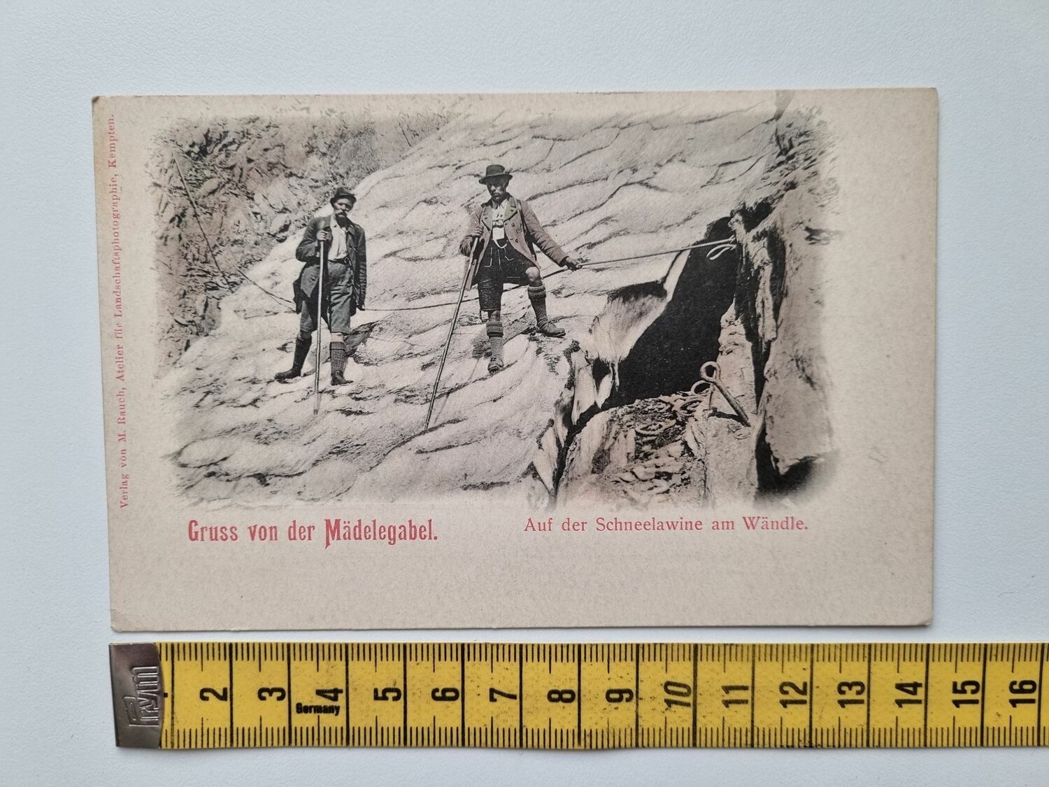 Äldre vykort Gruss von der Mädelegabel. Auf der Schneelawine am Wändle.