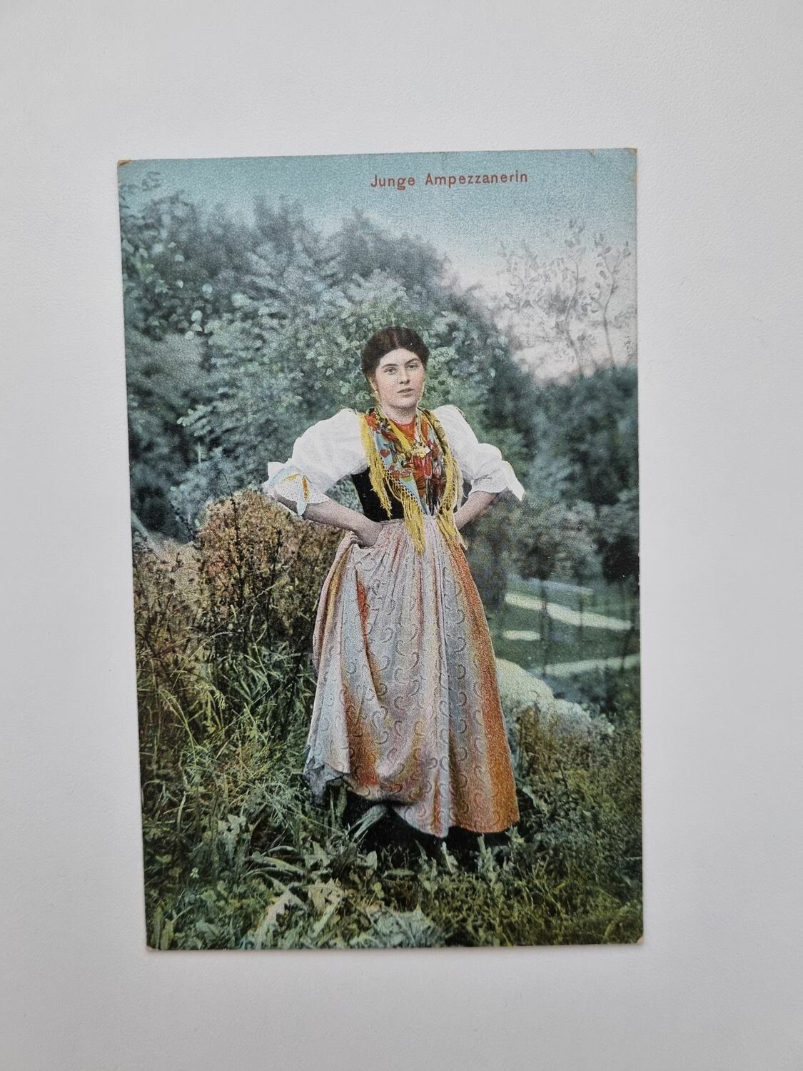 Äldre vykort Junge Ampezzanerin