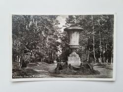 Äldre vykort Klotzsche. Urne im Waldpark.