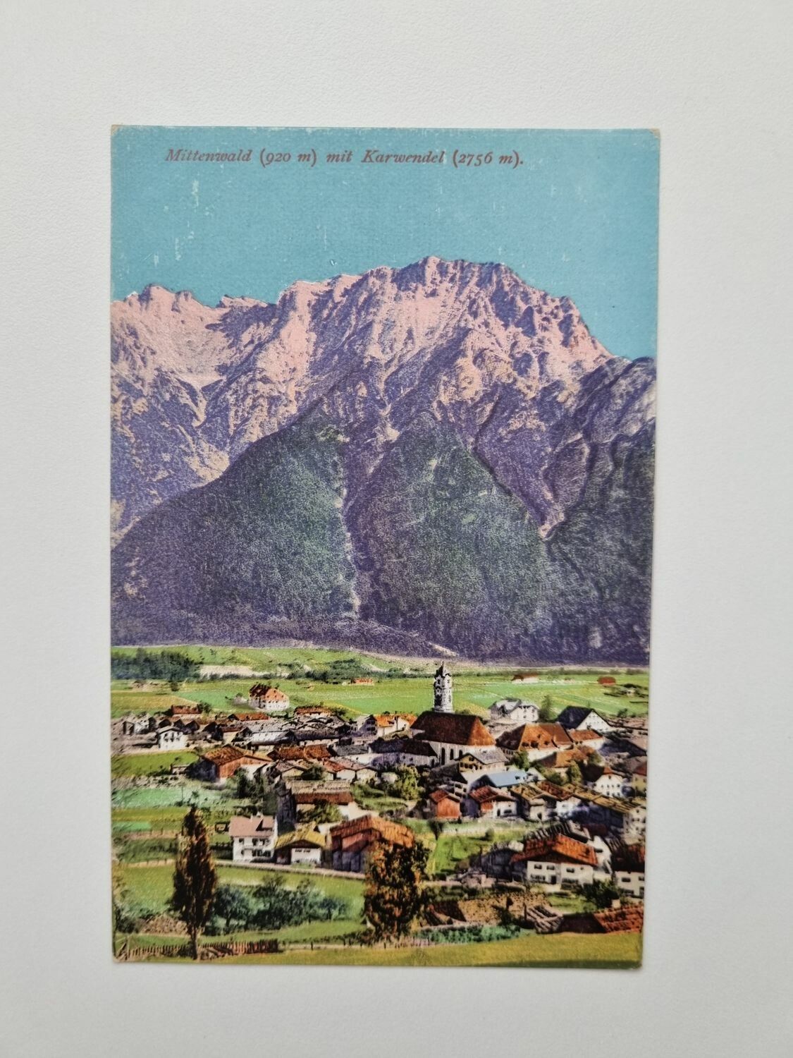 Äldre vykort Mittenwald (920 m) mit Karwendel (2756 m).