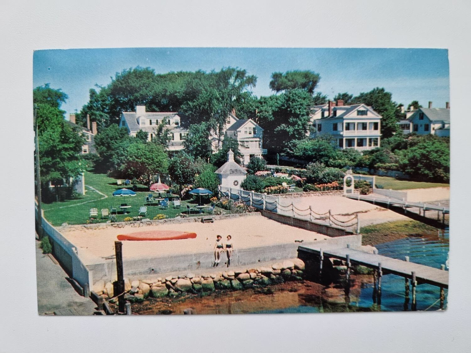 Äldre vykort Waterfront homes with gardens