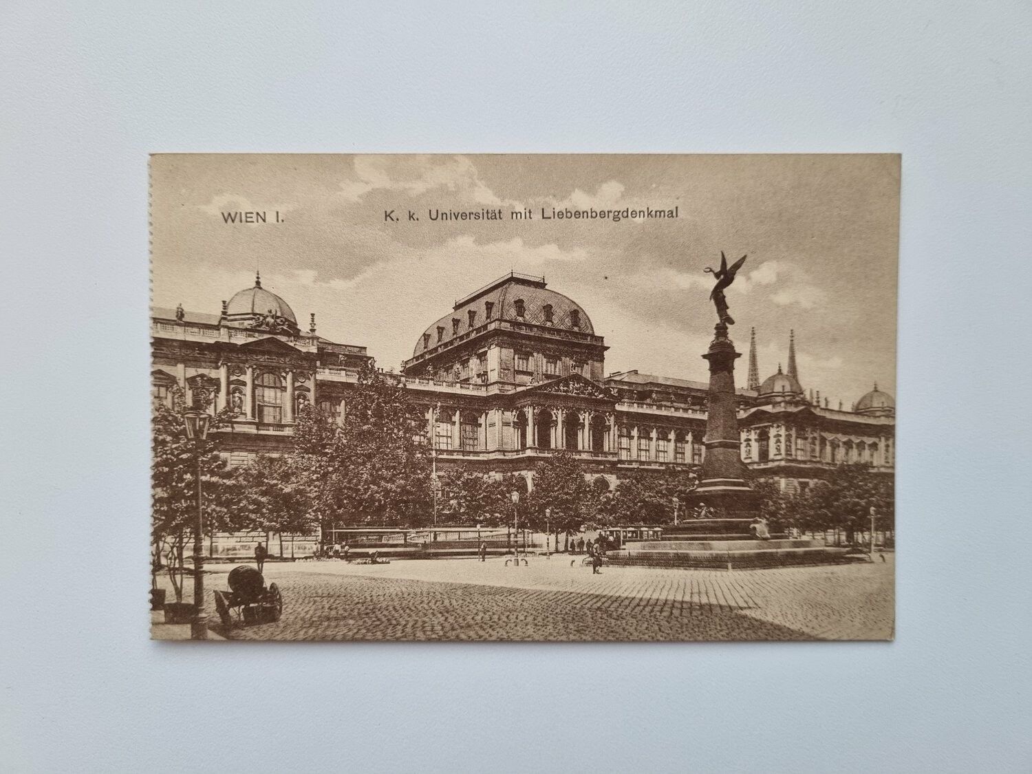 Äldre vykort WIEN I. K. k. Universität mit Liebenbergdenkmal, 1914