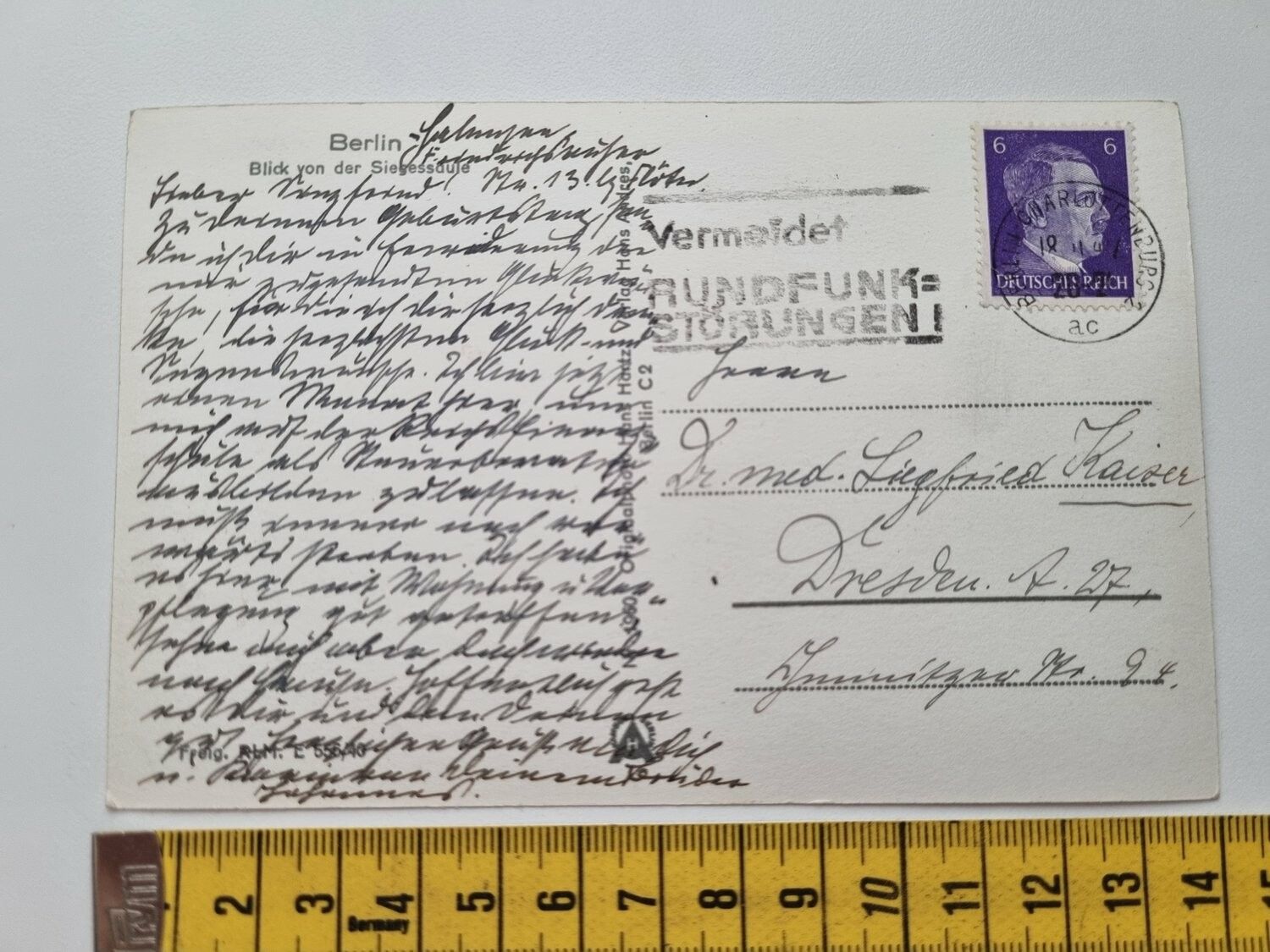 Äldre vykort, med Adolf Hitler frimärke 6 pfennig