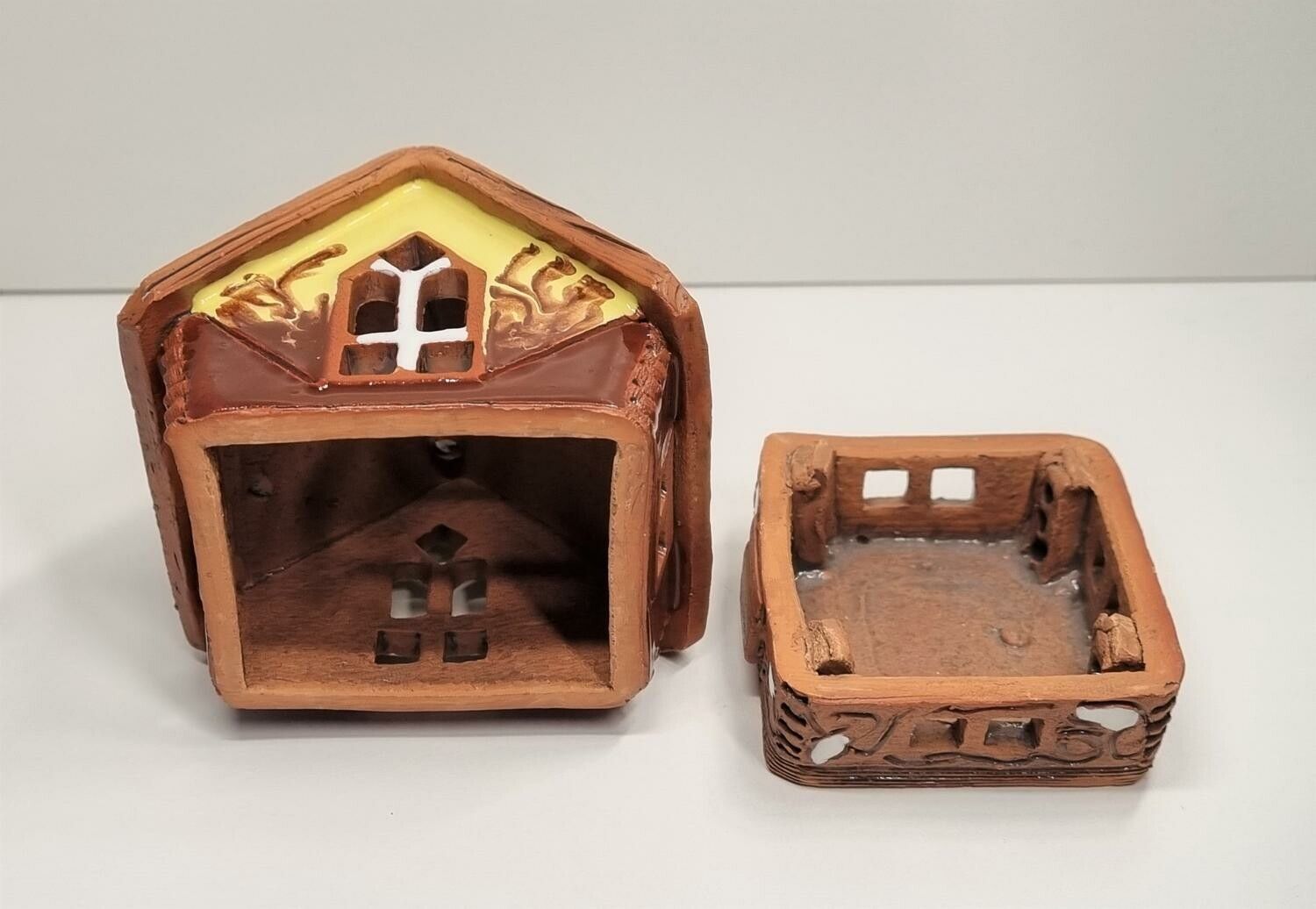 Öppningsbart miniatyrhus, minihus i keramik (hus nr 191)