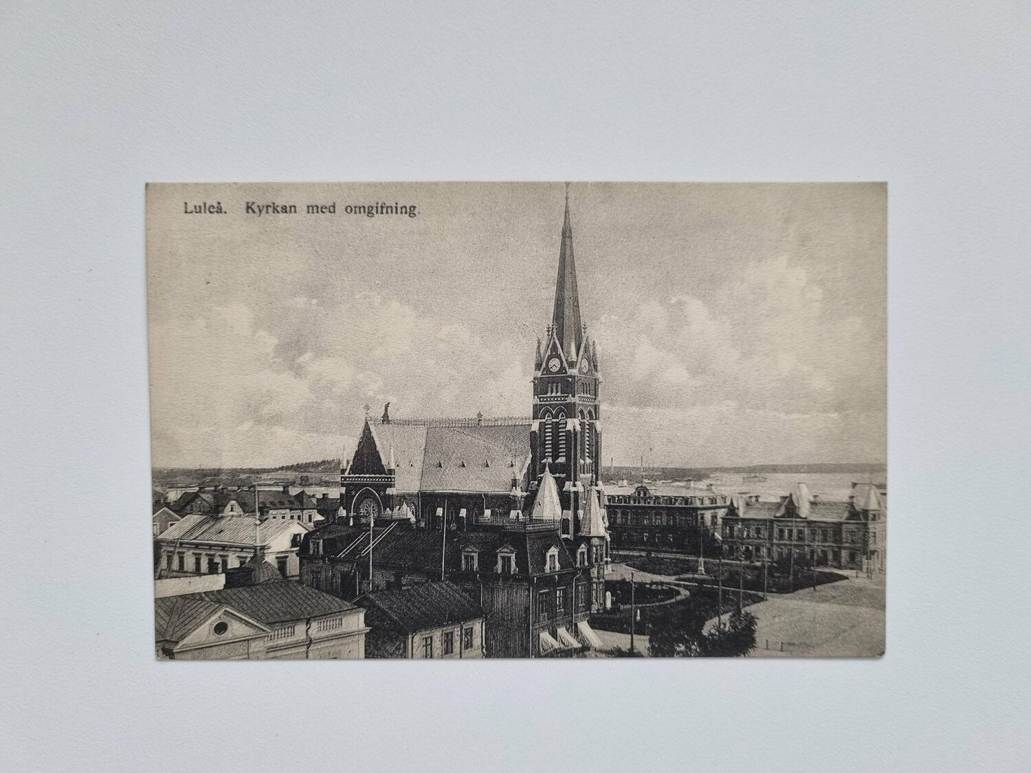Vykort Luleå. Kyrkan med omgifning, 1917