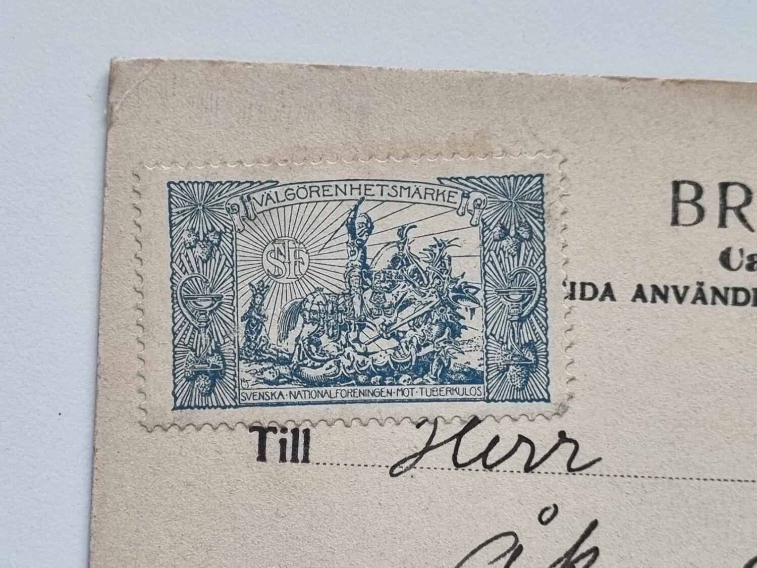 Vykort Folksamling utanför Leksands Kyrka en söndagsmorgon, 1903