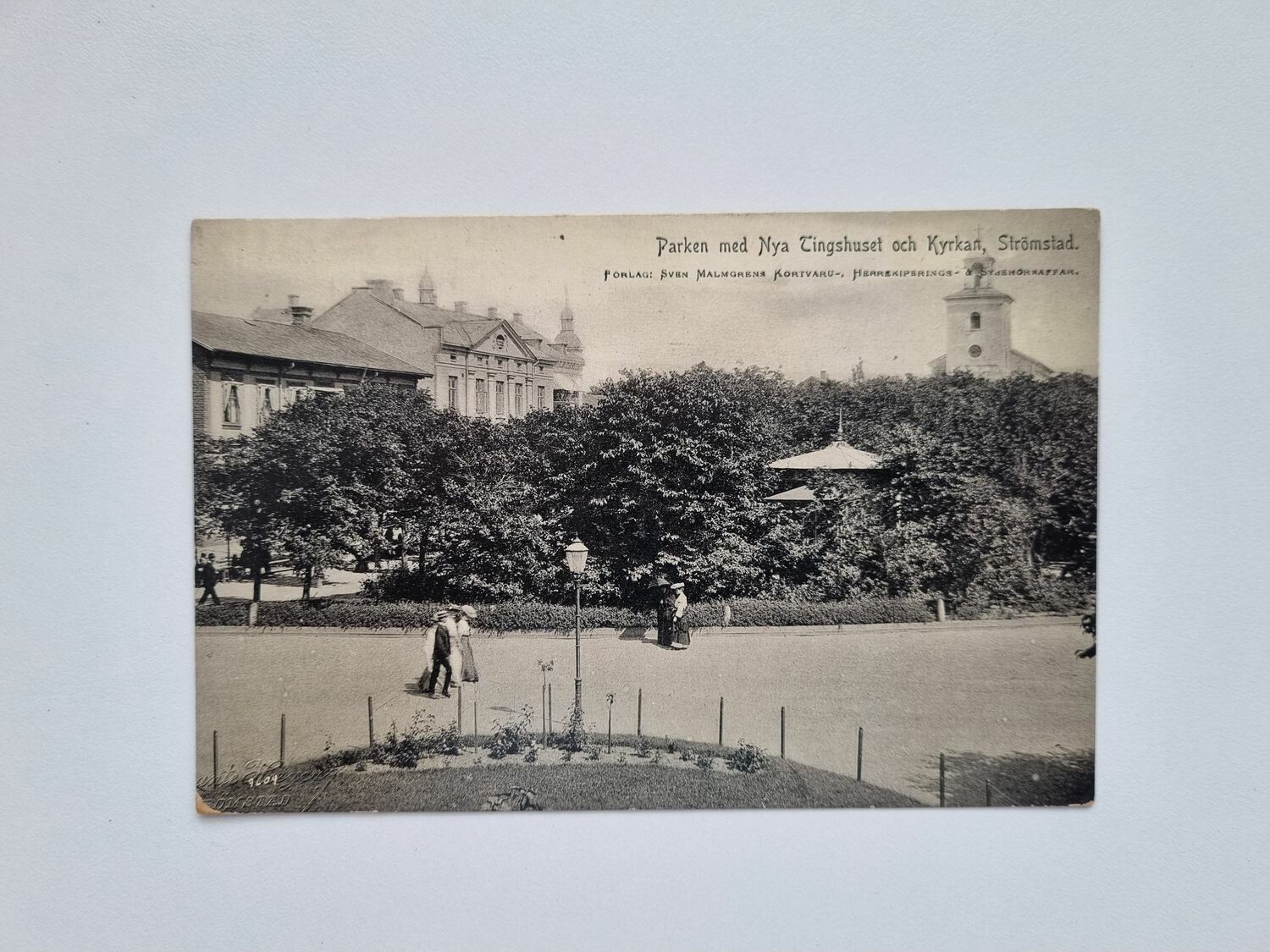 Vykort Parken med Nya Tingshuset och Kyrkan, Strömstad, 1906