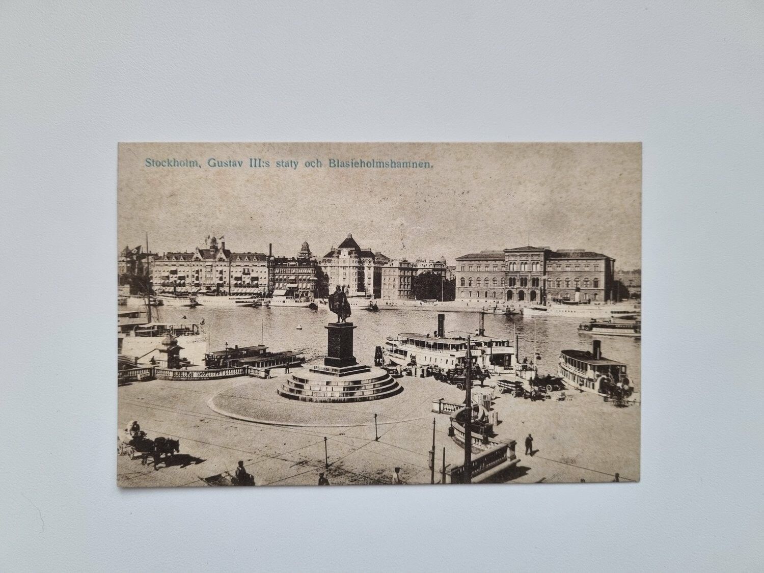 Vykort Stockholm, Gustav III:s staty och Blasieholmshamnen, 1928