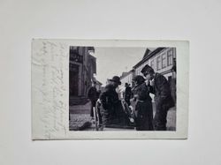 Vykort Anders Ringstedt säljer äpplen på stadens torg, 1907