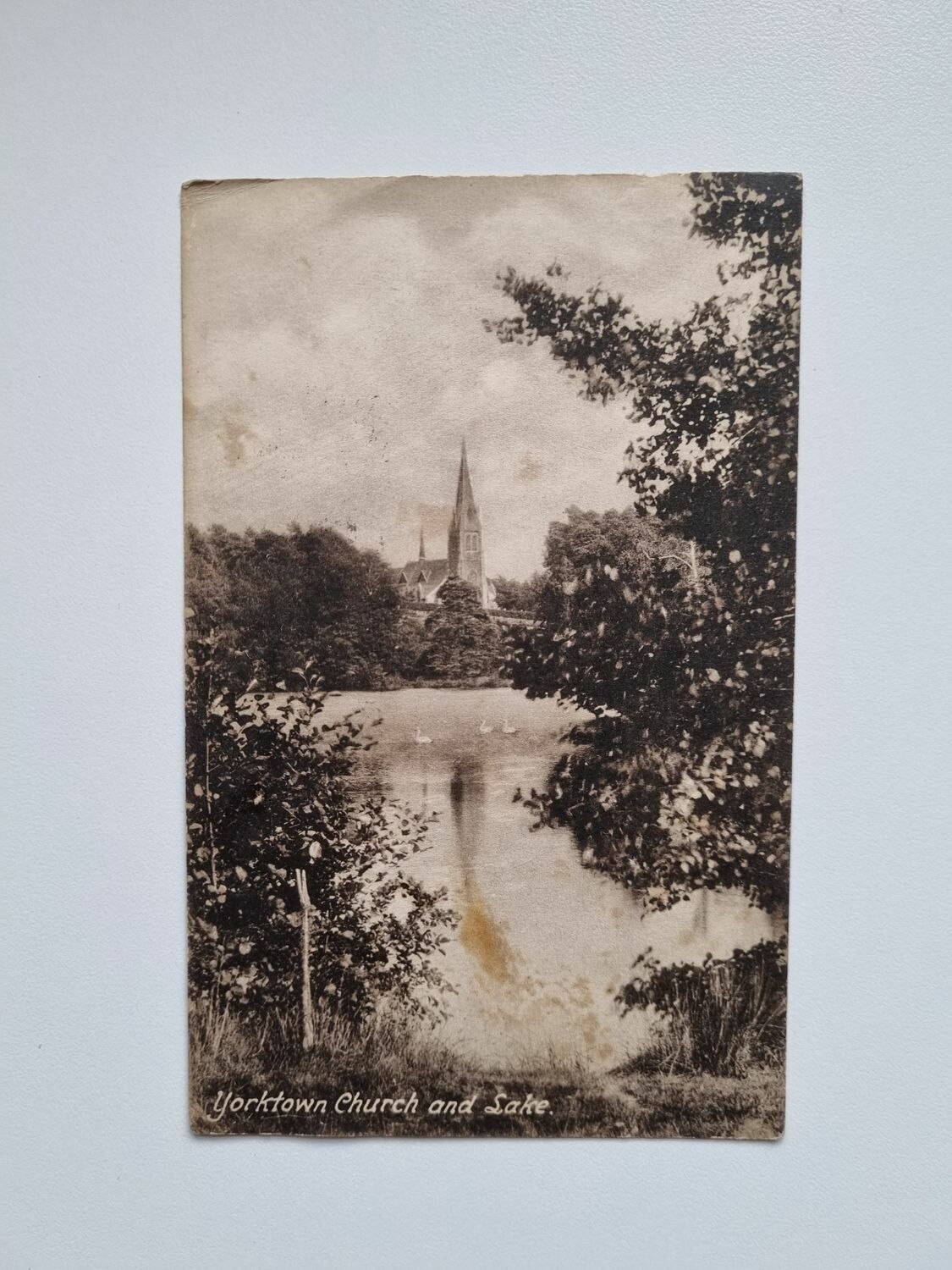 Vykort Yorktown Church and Lake, 1922