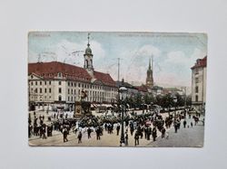 Vykort Dresden. NEUSTÄDTER RATHAUS MIT AUFZIEHENDER WACHE