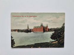 Vykort Frederiksborg Slot set fra Jægerbakken, 1910
