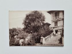 Vykort Kvinnor vid hus. Cros de Cagnes, Frankrike