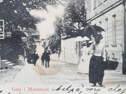 Vykort Gata i Marstrand, 1902