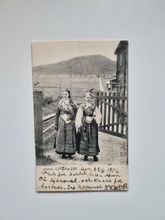 Vykort Jerfsö, 1906. Damer i nationaldräkt