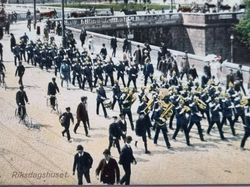 Vykort Stockholm Riksdagshuset, livgarde, vaktparad 1913