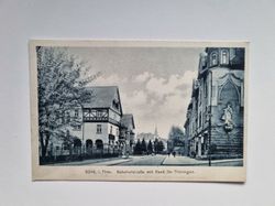 Vykort SUHL i. Thor. Bahnhofstraße mit Bank für Thüringen
