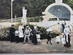 Vykort Ukraina, Kiev. Köpmans trädgård