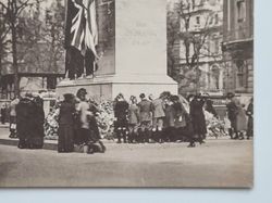 Vykort England. The Cenotaph, folksamling