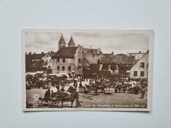 Vykort Lund. En marknadsdag på Mårtenstorget på 1890-talet