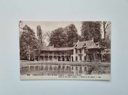 Vykort Versailles. Park of the little Trianon. House of the queen