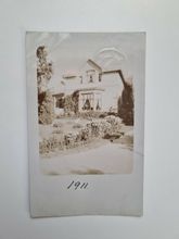 Vykort på hus. Stämplat Göteborg 1911