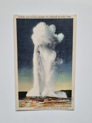 Vykort The Old Faithful Geyser Yellowstone National Park Montana 1947