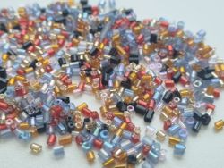 800 små pärlor, cylinderpärlor, fröpärlor (2 mm) - Blandade färger