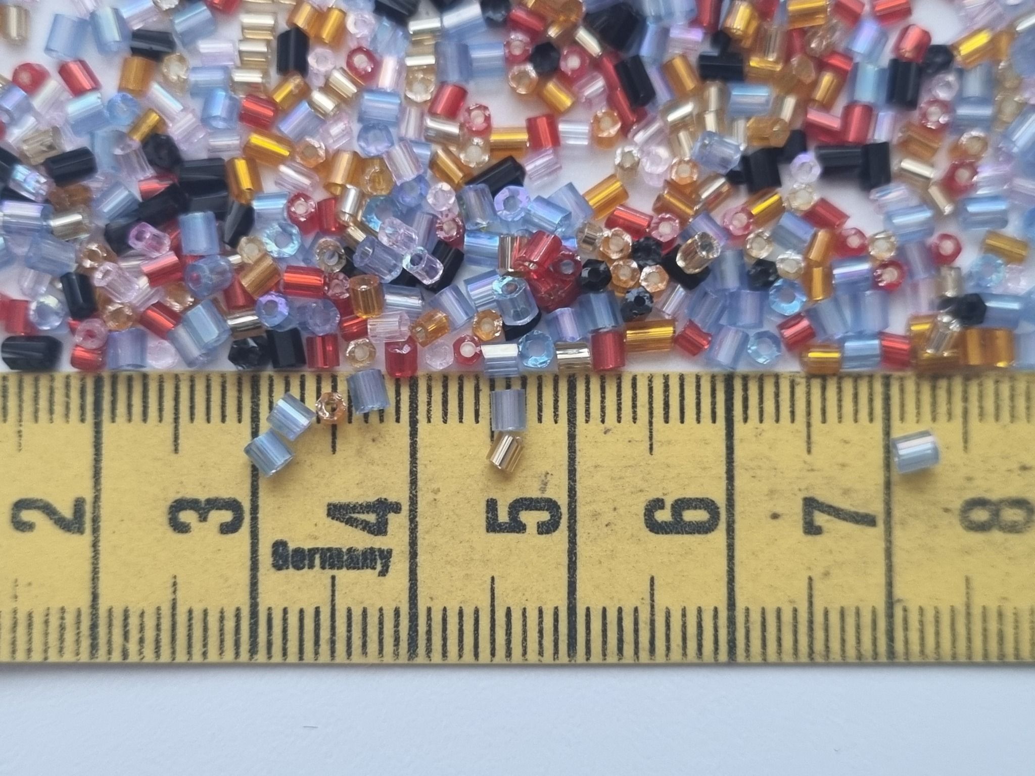 800 små pärlor, cylinderpärlor, fröpärlor (2 mm) - Blandade färger