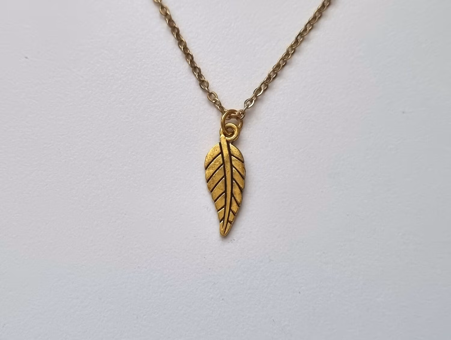 Halsband Guldfärgat Löv