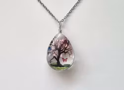 Halsband oval glasberlock med livets träd, rosa löv och fjärilar