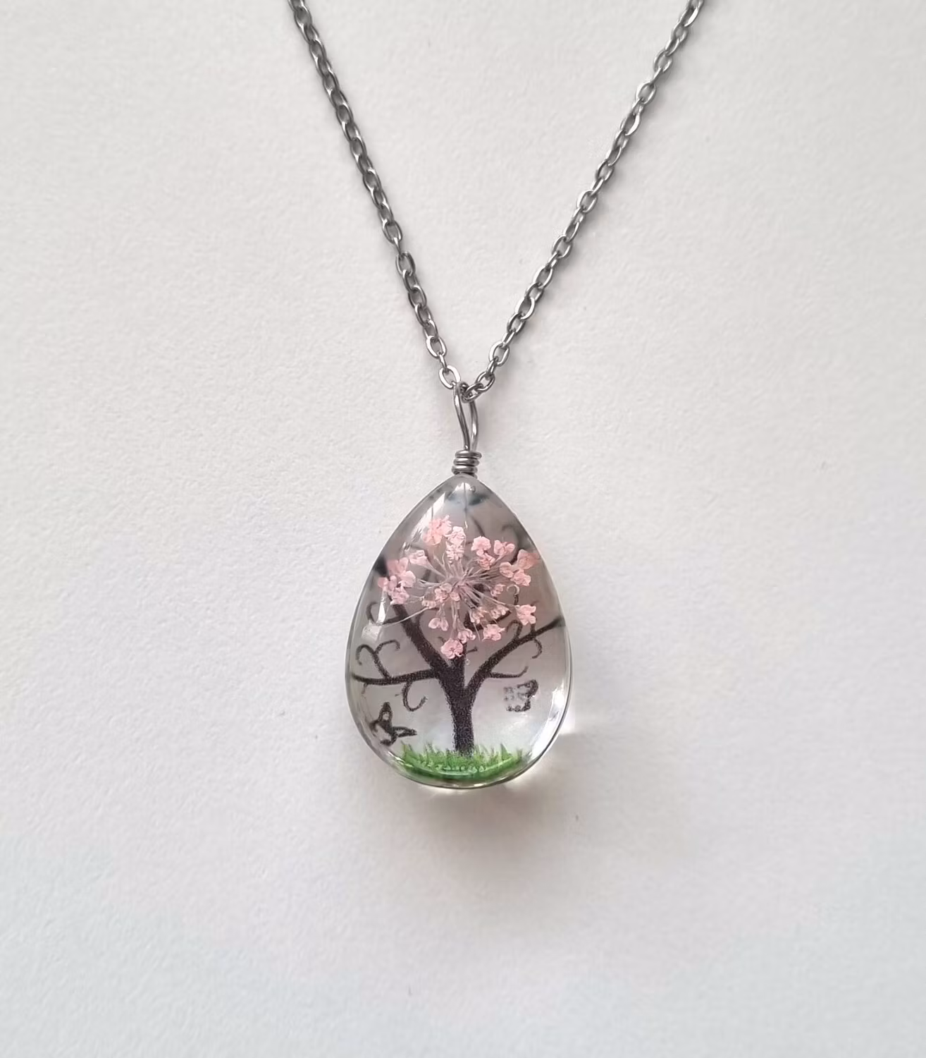 Halsband oval glasberlock med målat träd, rosa