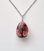 Halsband oval glasberlock motiv av ett träd, röd