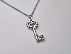 Halsband Silverfärgad Nyckel