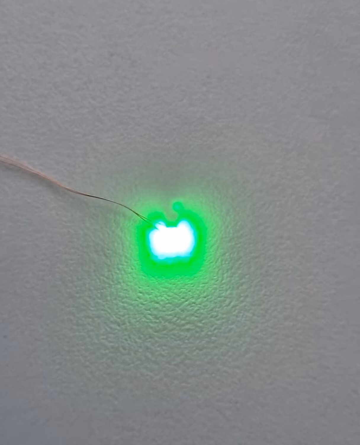 Tråd med LED-ljus (grön) För dockhus, tittskåp, tågräls