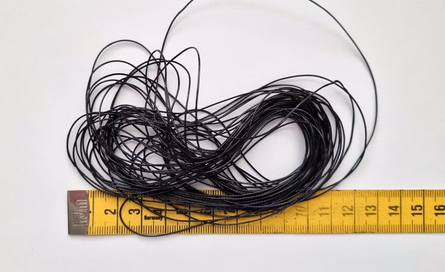 9 meter vaxat bomullssnöre (svart)