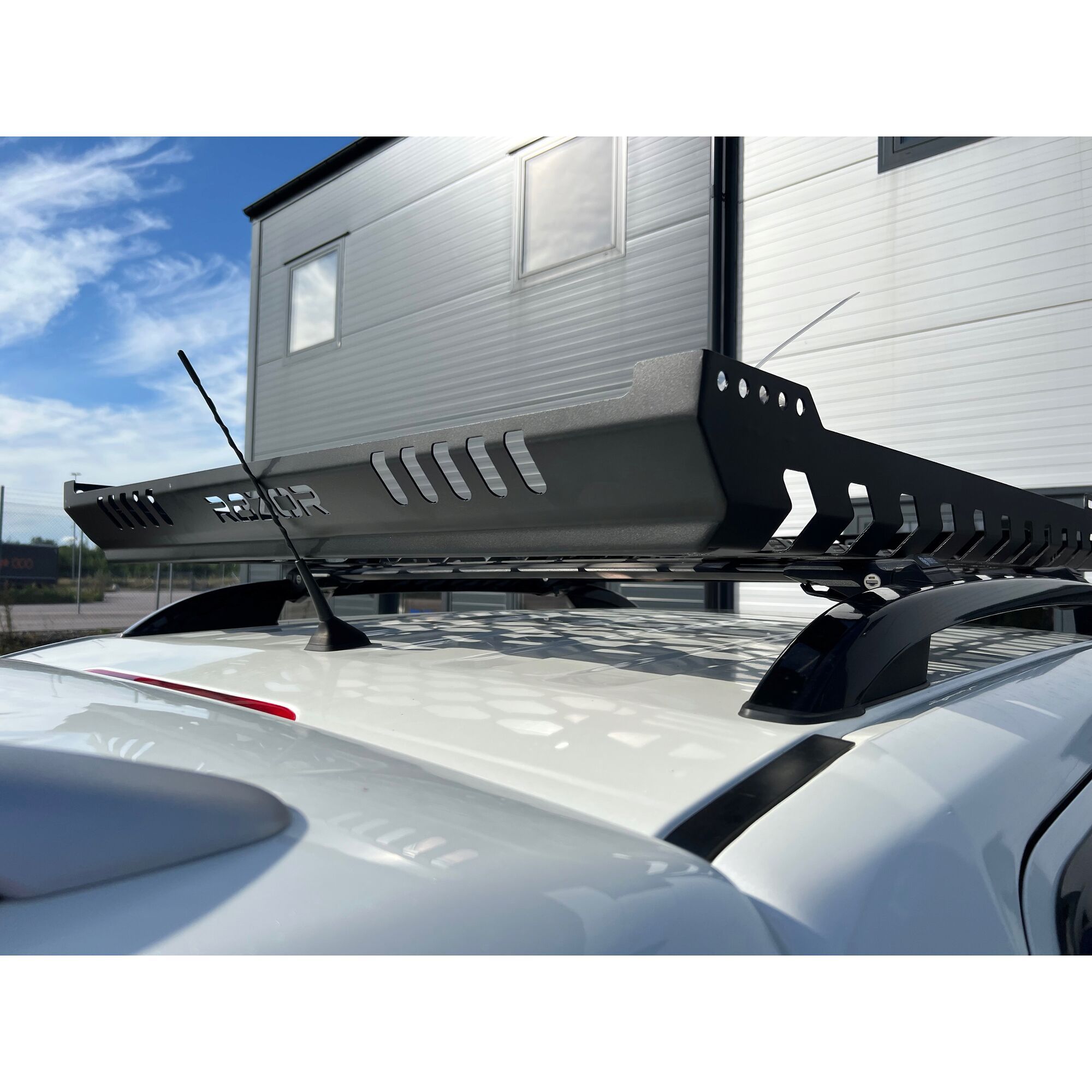 Takkorg Razor