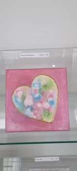 Hjärta på rosa bakgrund 20x20 cm